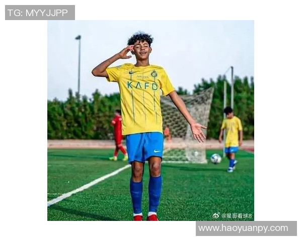 女孩心中的足球偶像是谁解析她们对明星球员的热爱与追随 女孩心中的足球偶像是谁解析她们对明星球员的热爱与追随