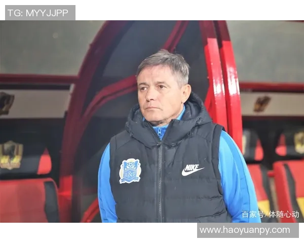 当足球明星遇上小说解说她的心动瞬间与梦想交织的故事